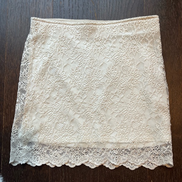 Lace Off-white fitted mini skirt Small Zara - Picture 3 of 16